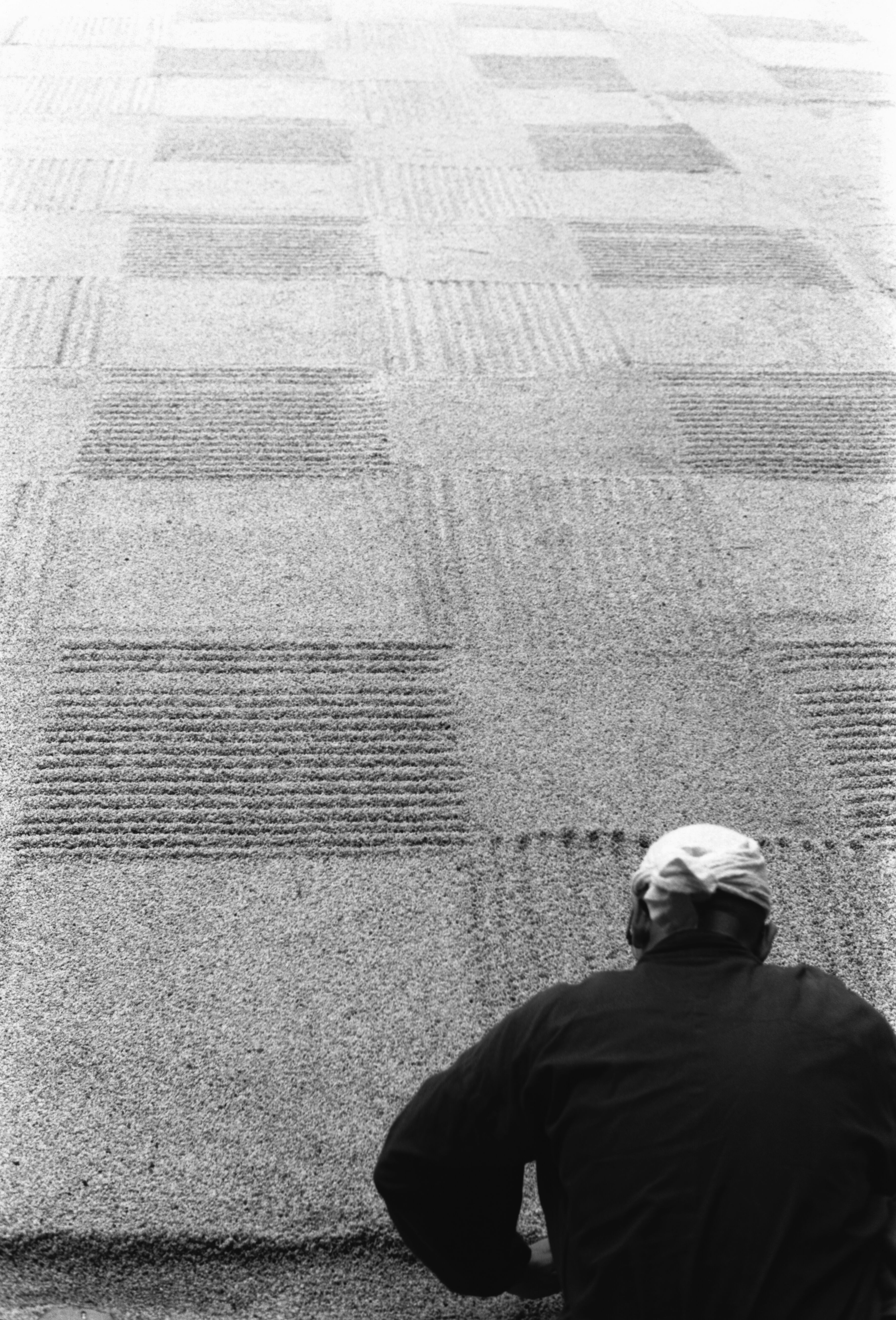 Kiosk in front of Kyoto BAL store