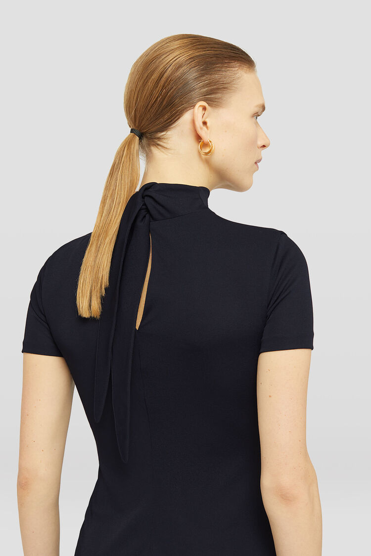 Kleid mit Stehkragen aus fließender Viskose - Kleider Kleid mit Stehkragen aus fließender Viskose - Kleider - Image 4