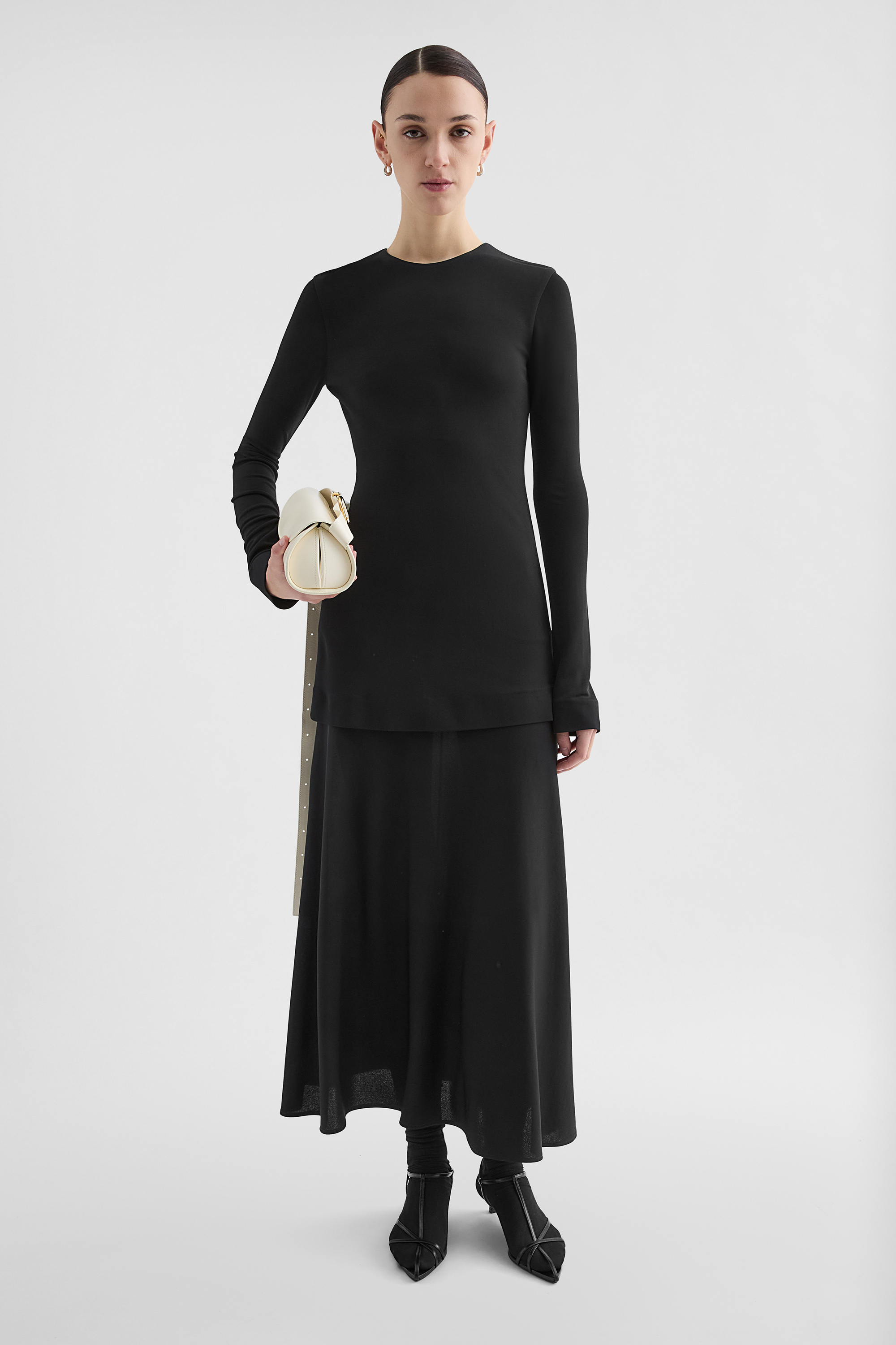 Kleid mit Rundhalsausschnitt aus fließender Viskose - Kleider - Image 1