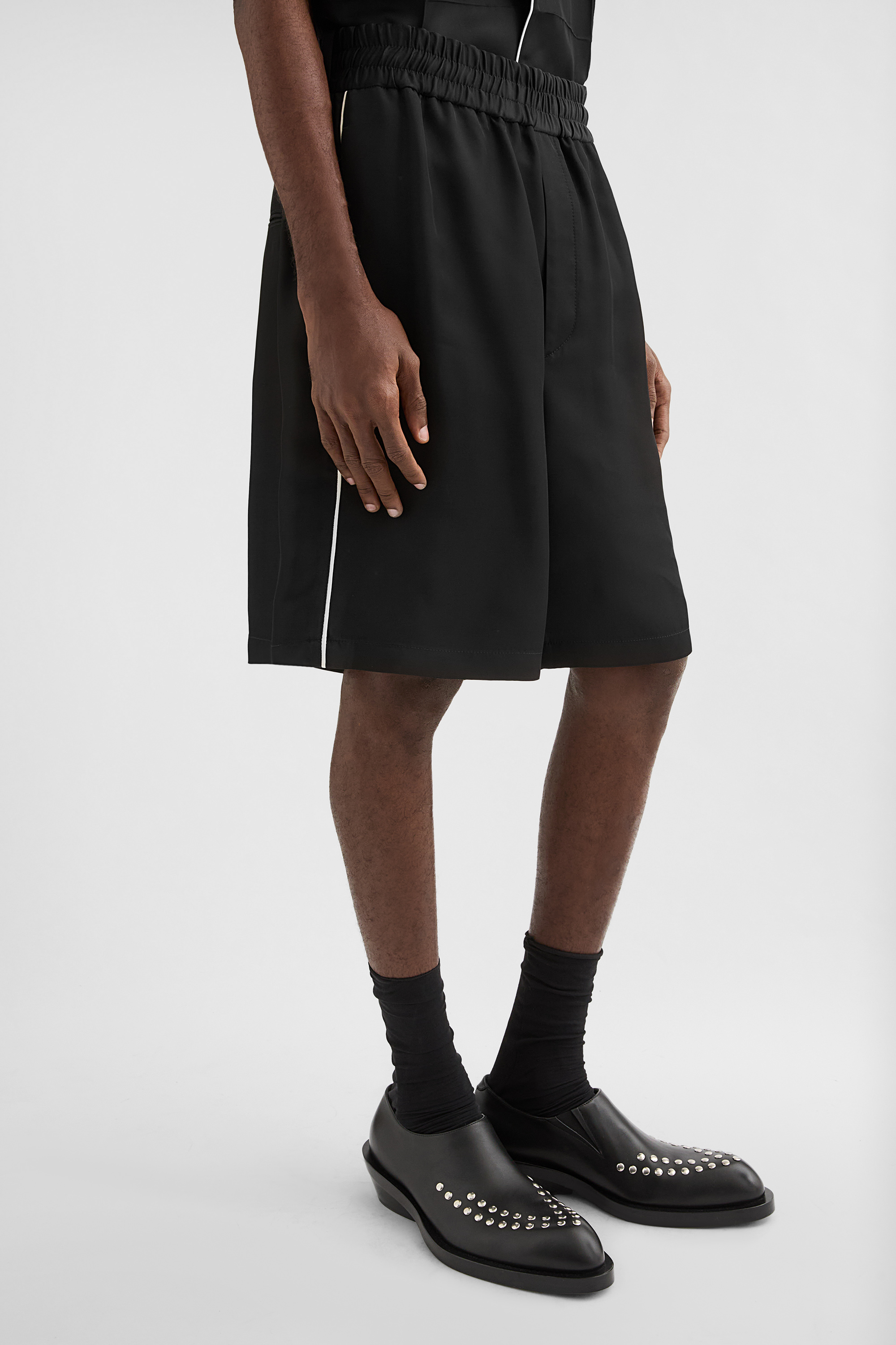 Fluid Viscose Shorts - Trousers - Image 3