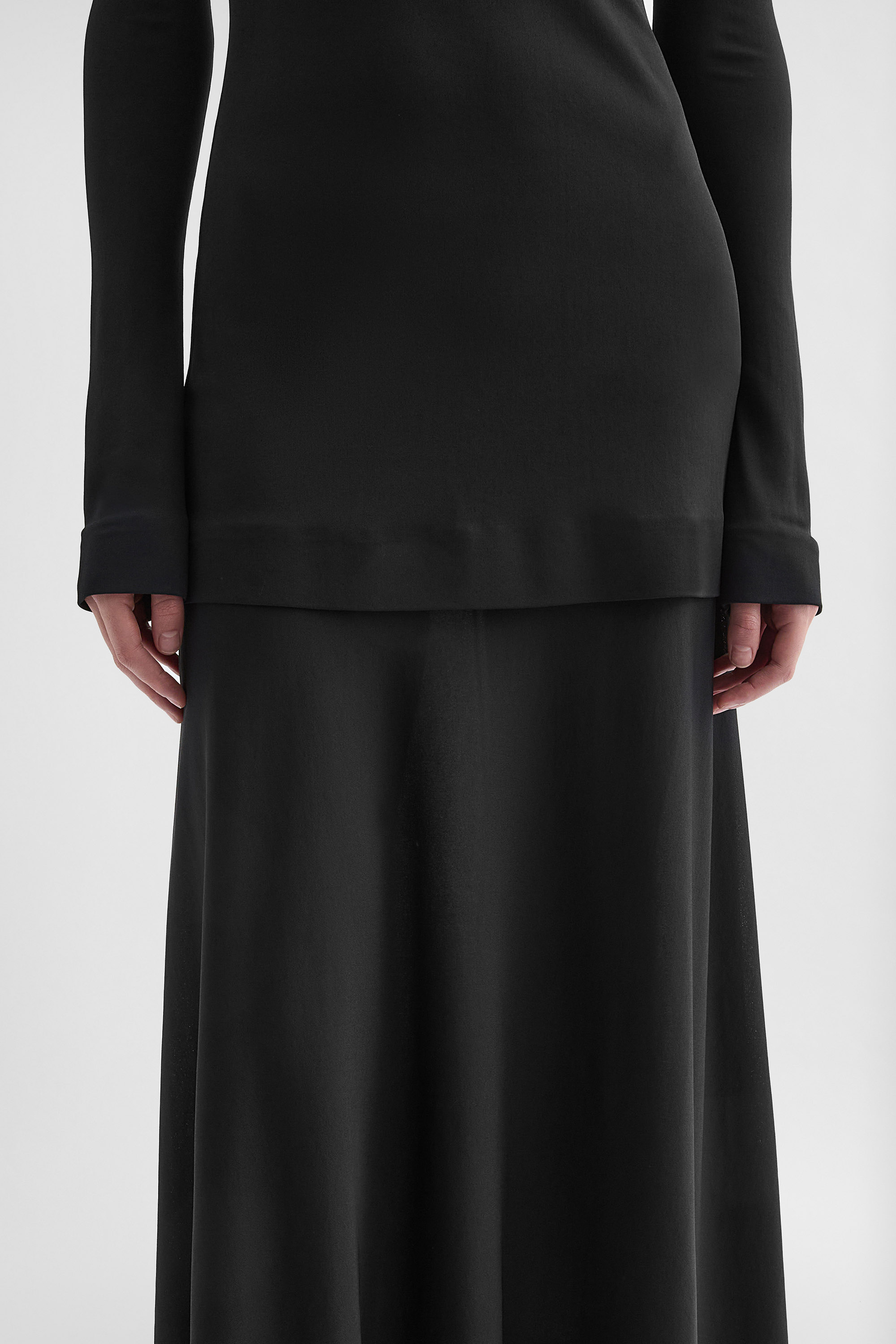 Kleid mit Rundhalsausschnitt aus fließender Viskose - Kleider - Image 3