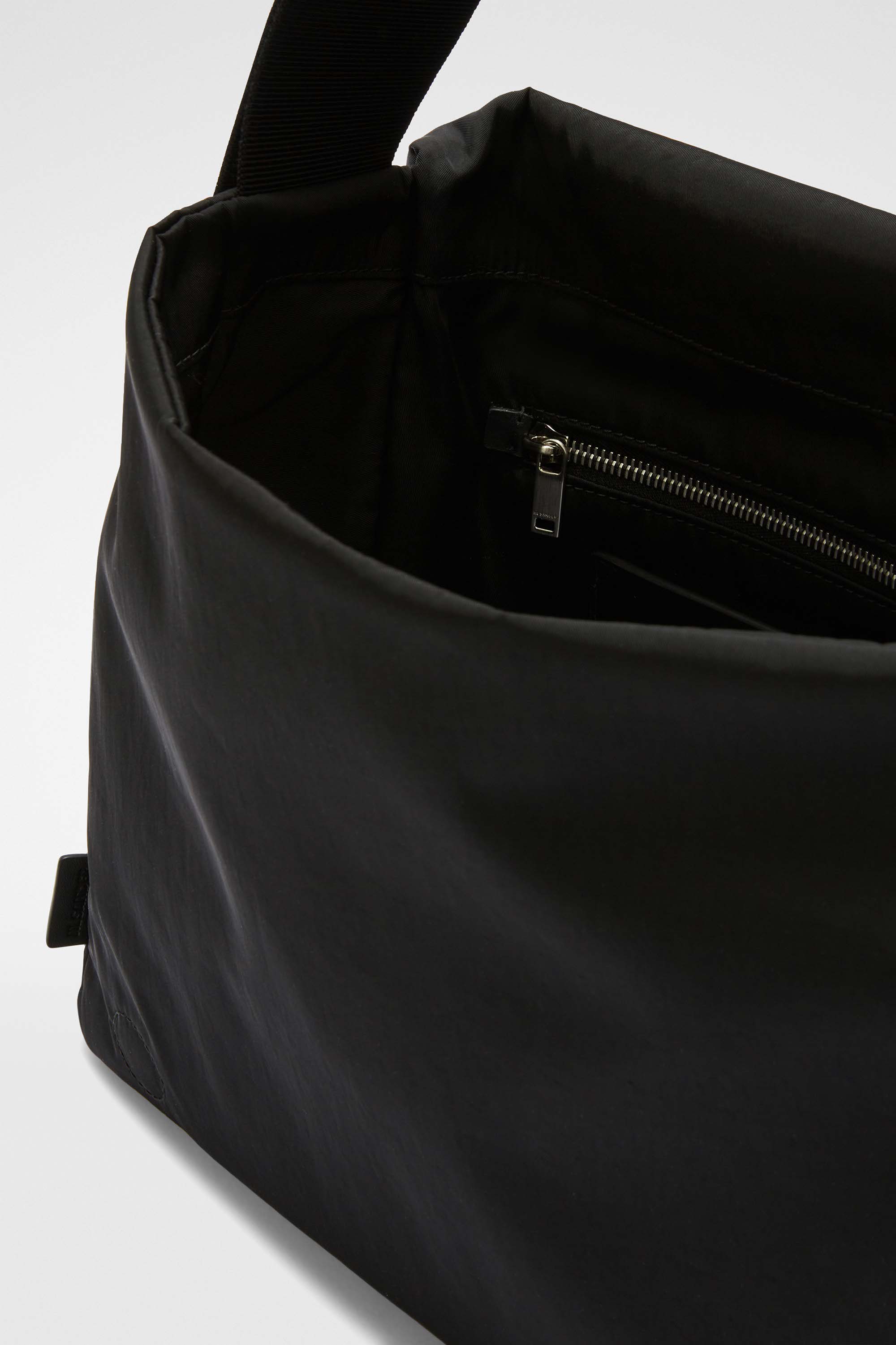 Soft Messenger Large - Crossbodies - Image 4