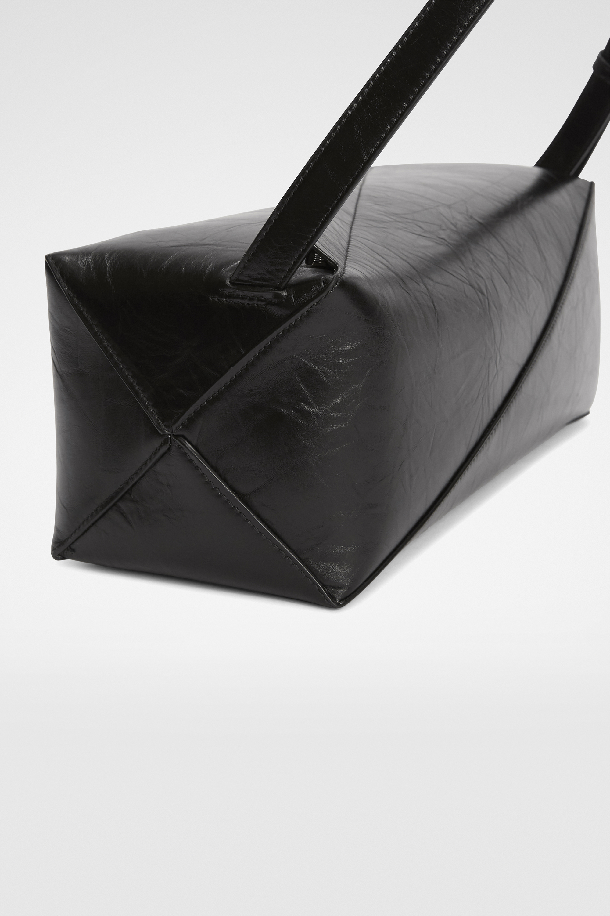 Vertigo Crossbody Medium - Crossbodies - Image 5