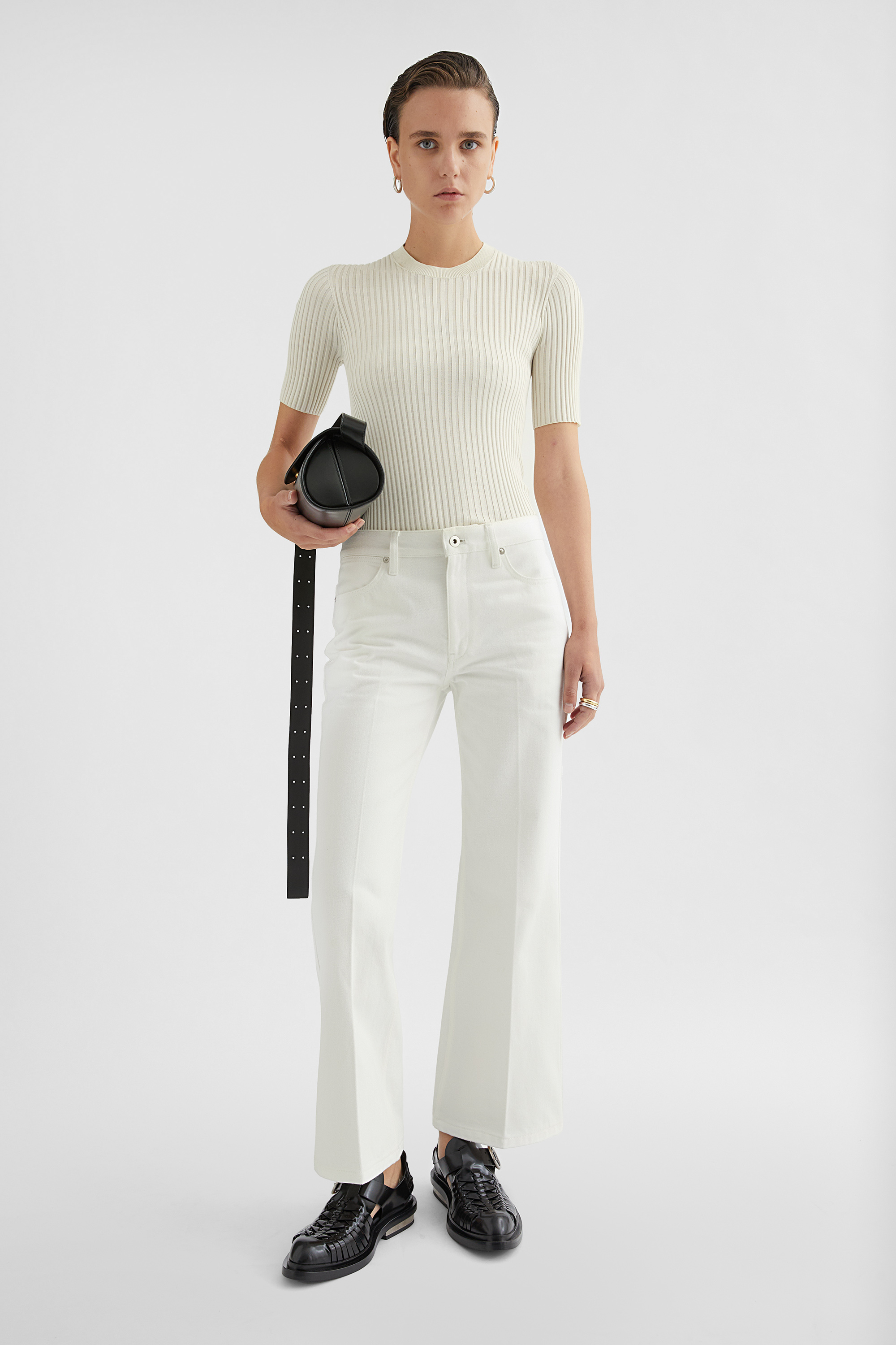 Ausgestellte Hose aus Denim - Hosen - Image 1