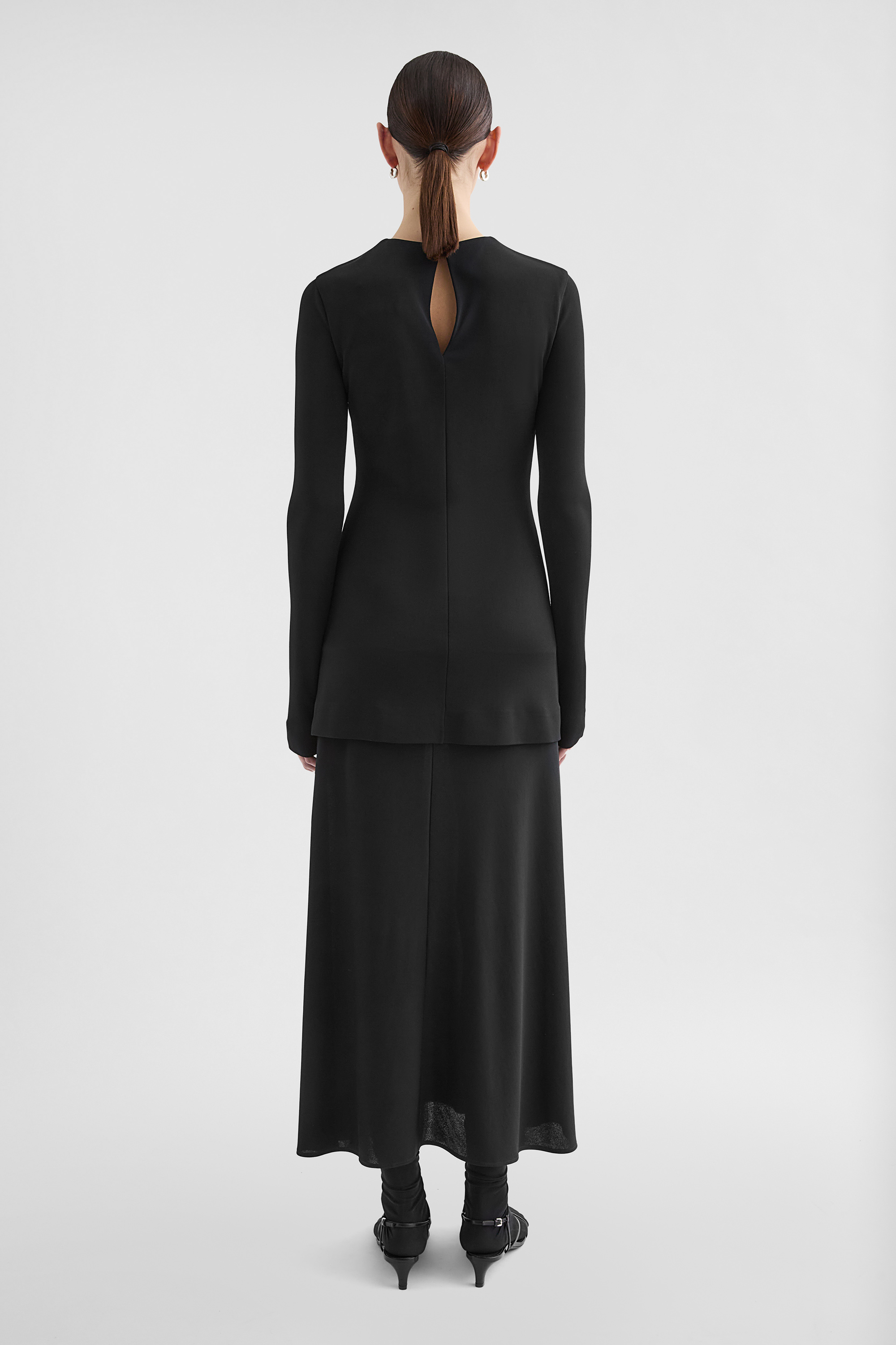 Kleid mit Rundhalsausschnitt aus fließender Viskose - Kleider - Image 4
