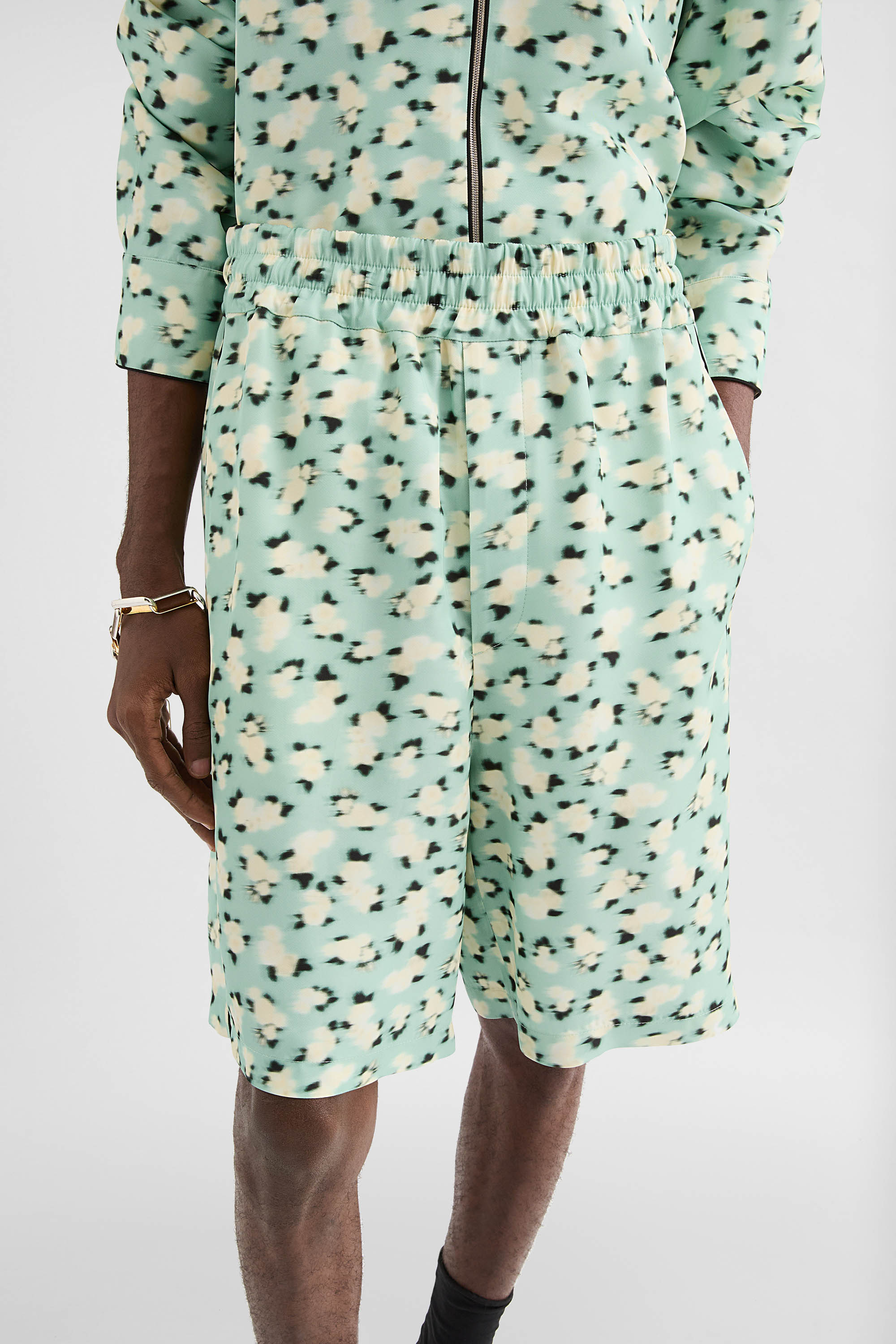 Fluid Viscose Printed Shorts - Trousers - Image 5