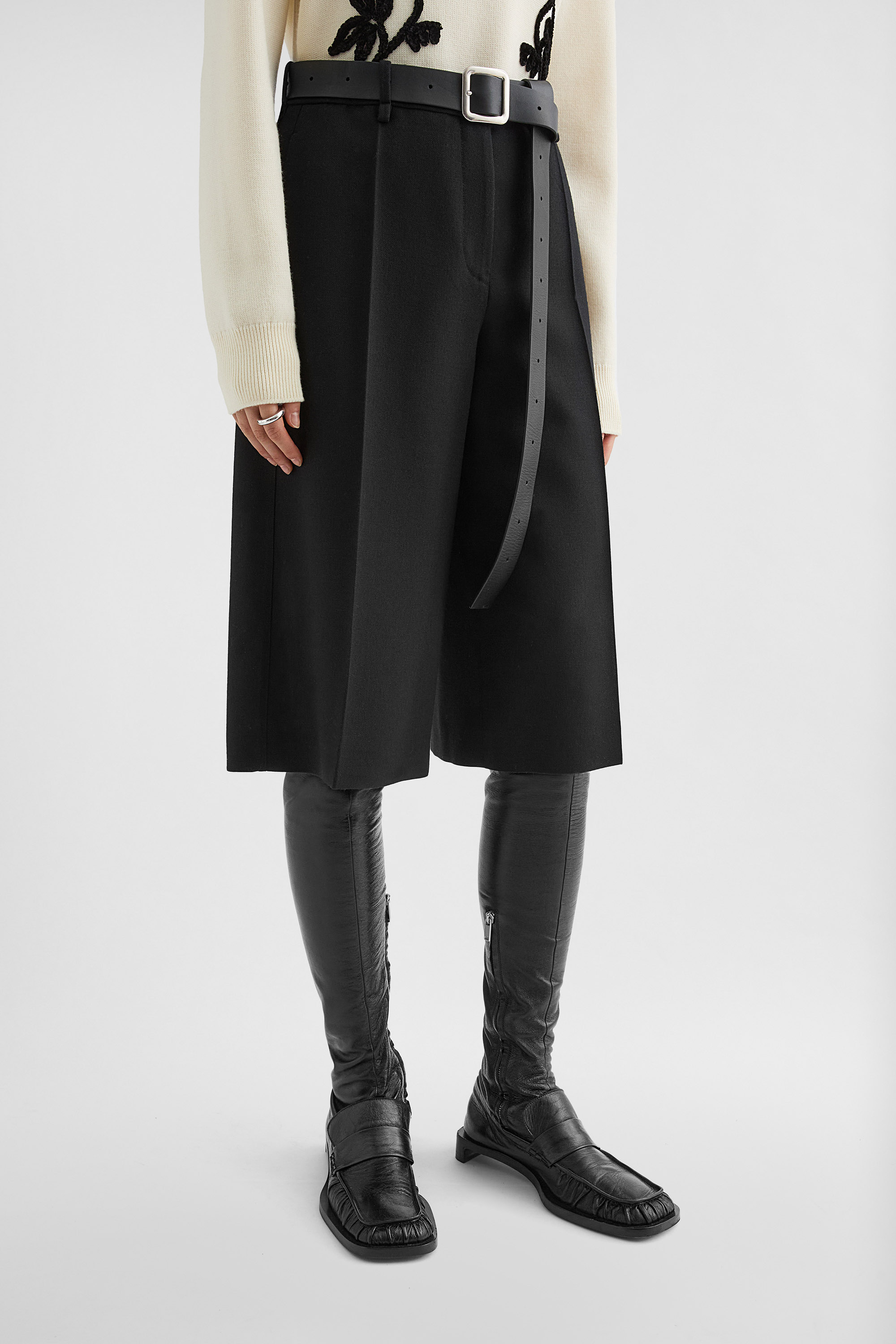 Wool Canvas Bermuda Shorts - Trousers - Image 3