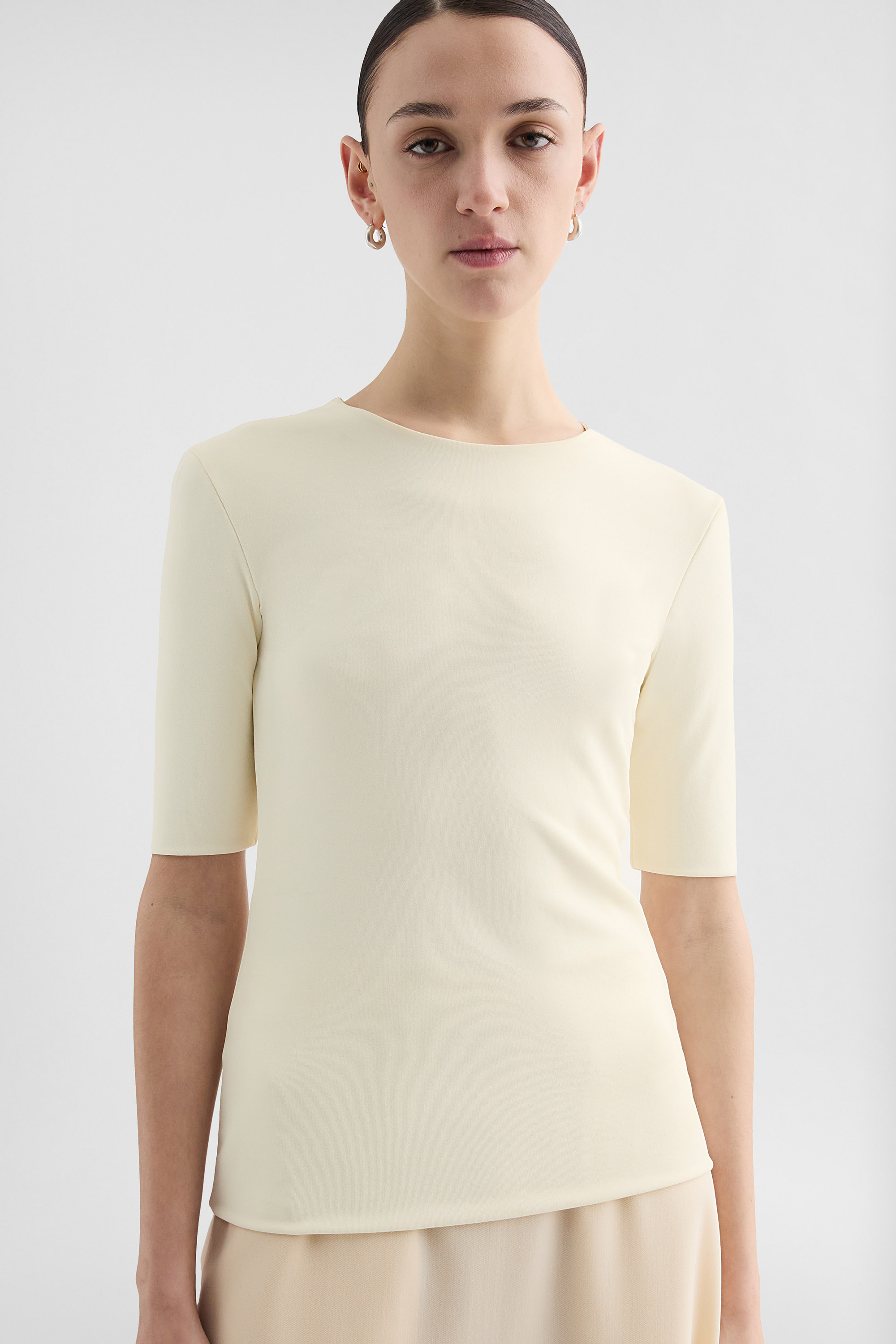 T-Shirt mit Rundhalsausschnitt aus fließender Viskose - Tops - Image 3